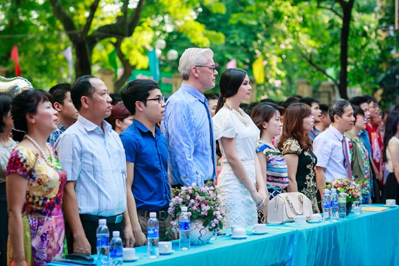 Hoa hậu Ngọc Hân thăm trường xưa, dự lễ trưởng thành ảnh 1 Hoa hậu Ngọc Hân thăm trường xưa, dự lễ trưởng thành ảnh 1