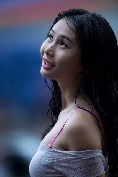 Người mẫu Xuân Thuỳ thánh thiện dưới mưa ảnh 9 Người mẫu Xuân Thuỳ thánh thiện dưới mưa ảnh 9