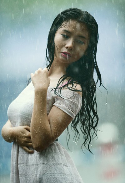 Người mẫu Xuân Thuỳ thánh thiện dưới mưa ảnh 7 Người mẫu Xuân Thuỳ thánh thiện dưới mưa ảnh 7