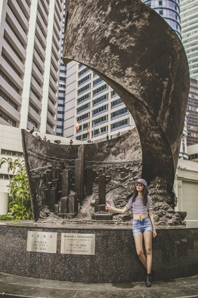 Trang “lạ” khoe vòng eo con kiến trên đường phố Singapore ảnh 10 Trang “lạ” khoe vòng eo con kiến trên đường phố Singapore ảnh 10