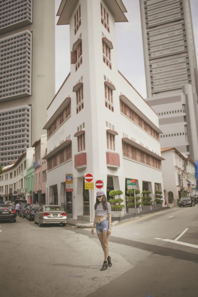 Trang “lạ” khoe vòng eo con kiến trên đường phố Singapore ảnh 12 Trang “lạ” khoe vòng eo con kiến trên đường phố Singapore ảnh 12