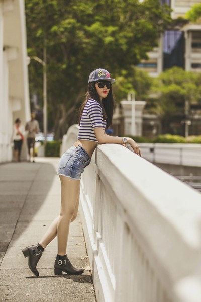Trang “lạ” khoe vòng eo con kiến trên đường phố Singapore ảnh 2 Trang “lạ” khoe vòng eo con kiến trên đường phố Singapore ảnh 2