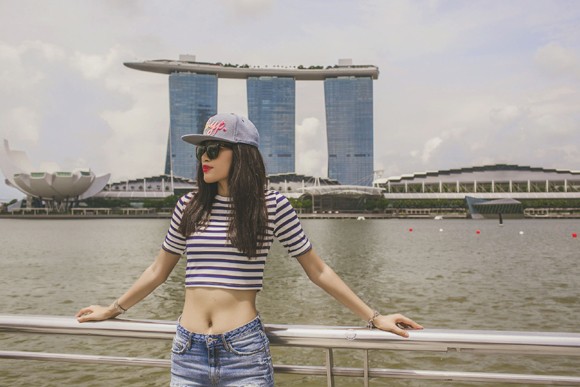 Trang “lạ” khoe vòng eo con kiến trên đường phố Singapore ảnh 7 Trang “lạ” khoe vòng eo con kiến trên đường phố Singapore ảnh 7