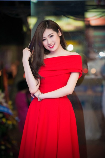 Á hậu Tú Anh gợi cảm cùng đầm đỏ lộ vai lưng trắng nõn nà ảnh 4 Á hậu Tú Anh gợi cảm cùng đầm đỏ lộ vai lưng trắng nõn nà ảnh 4