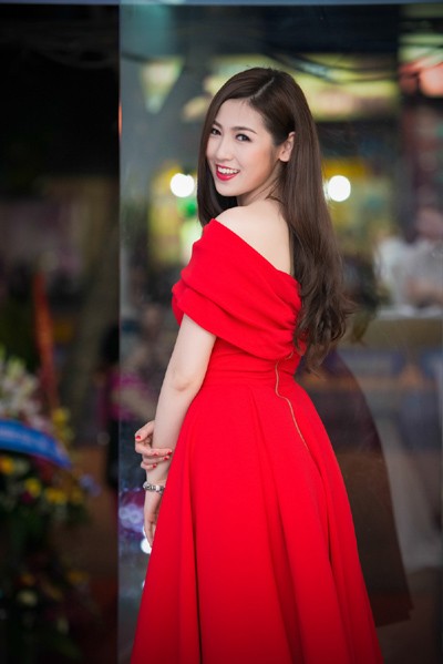 Á hậu Tú Anh gợi cảm cùng đầm đỏ lộ vai lưng trắng nõn nà ảnh 5 Á hậu Tú Anh gợi cảm cùng đầm đỏ lộ vai lưng trắng nõn nà ảnh 5
