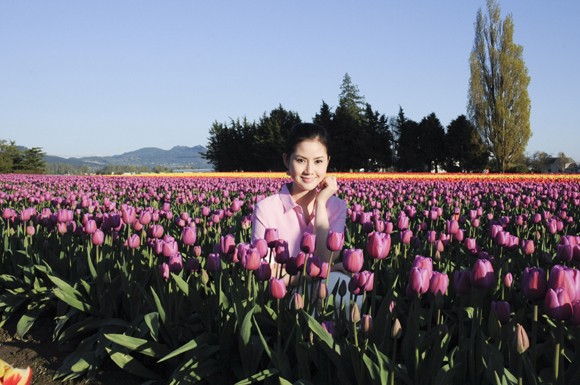 Hoa hậu Tristine Trâm Bùi khoe sắc trong vườn Tulip khổng lồ ảnh 7 Hoa hậu Tristine Trâm Bùi khoe sắc trong vườn Tulip khổng lồ ảnh 7