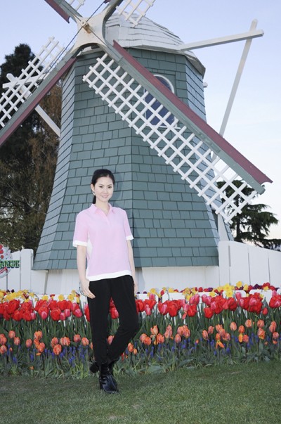 Hoa hậu Tristine Trâm Bùi khoe sắc trong vườn Tulip khổng lồ ảnh 9 Hoa hậu Tristine Trâm Bùi khoe sắc trong vườn Tulip khổng lồ ảnh 9