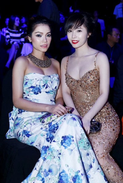 Dàn mỹ nhân lộng lẫy, khoe đường cong gợi cảm trong Đêm hội chân dài 8 ảnh 12 Dàn mỹ nhân lộng lẫy, khoe đường cong gợi cảm trong Đêm hội chân dài 8 ảnh 12