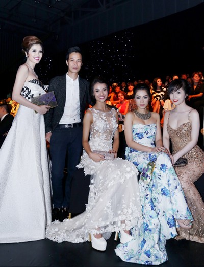 Dàn mỹ nhân lộng lẫy, khoe đường cong gợi cảm trong Đêm hội chân dài 8 ảnh 13 Dàn mỹ nhân lộng lẫy, khoe đường cong gợi cảm trong Đêm hội chân dài 8 ảnh 13
