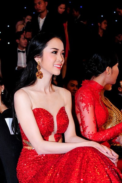 Ngọc Anh khoe vòng 1 gợi cảm trong "Đêm hội chân dài 8" ảnh 5 Ngọc Anh khoe vòng 1 gợi cảm trong "Đêm hội chân dài 8" ảnh 5