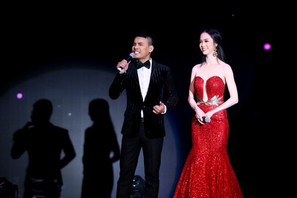 Ngọc Anh khoe vòng 1 gợi cảm trong "Đêm hội chân dài 8" ảnh 6 Ngọc Anh khoe vòng 1 gợi cảm trong "Đêm hội chân dài 8" ảnh 6