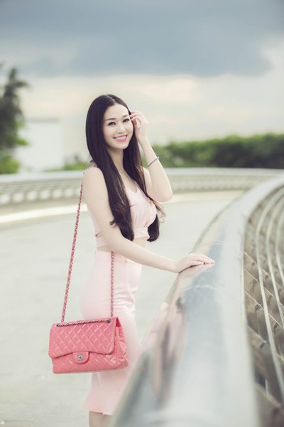 Khánh My diện váy hồng cực hấp dẫn, xinh tươi xuống phố ảnh 2 Khánh My diện váy hồng cực hấp dẫn, xinh tươi xuống phố ảnh 2