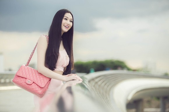 Khánh My diện váy hồng cực hấp dẫn, xinh tươi xuống phố ảnh 3 Khánh My diện váy hồng cực hấp dẫn, xinh tươi xuống phố ảnh 3