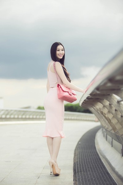 Khánh My diện váy hồng cực hấp dẫn, xinh tươi xuống phố ảnh 4 Khánh My diện váy hồng cực hấp dẫn, xinh tươi xuống phố ảnh 4