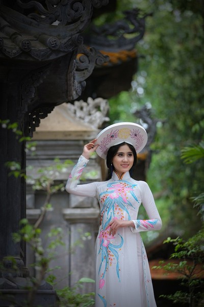 Á khôi Hoàng Hạnh khoe vẻ đẹp thuần khiết với áo dài ảnh 2 Á khôi Hoàng Hạnh khoe vẻ đẹp thuần khiết với áo dài ảnh 2
