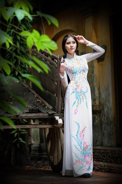 Á khôi Hoàng Hạnh khoe vẻ đẹp thuần khiết với áo dài ảnh 4 Á khôi Hoàng Hạnh khoe vẻ đẹp thuần khiết với áo dài ảnh 4