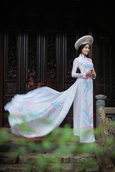 Á khôi Hoàng Hạnh khoe vẻ đẹp thuần khiết với áo dài ảnh 6 Á khôi Hoàng Hạnh khoe vẻ đẹp thuần khiết với áo dài ảnh 6