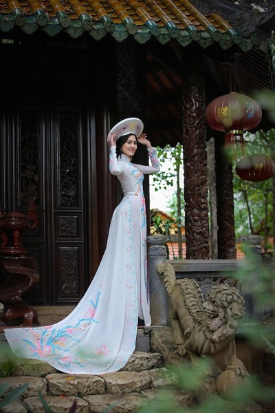 Á khôi Hoàng Hạnh khoe vẻ đẹp thuần khiết với áo dài ảnh 7 Á khôi Hoàng Hạnh khoe vẻ đẹp thuần khiết với áo dài ảnh 7