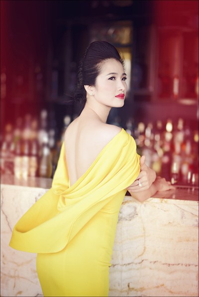 Hoa hậu Cao Thùy Dương khoe lưng trần gợi cảm ảnh 1 Hoa hậu Cao Thùy Dương khoe lưng trần gợi cảm ảnh 1