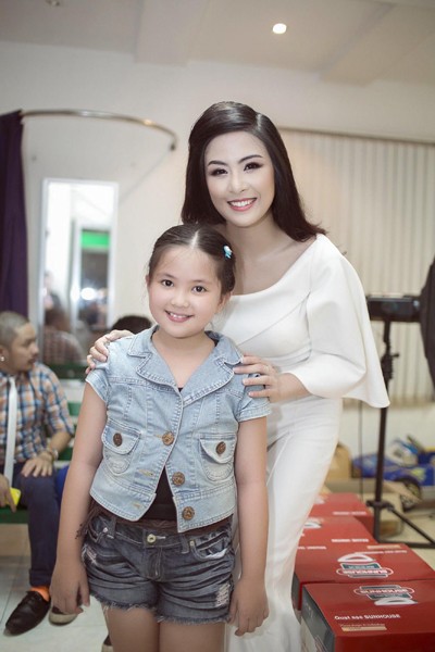 Hoa hậu Ngọc Hân gợi cảm trên “ghế nóng” ảnh 4 Hoa hậu Ngọc Hân gợi cảm trên “ghế nóng” ảnh 4