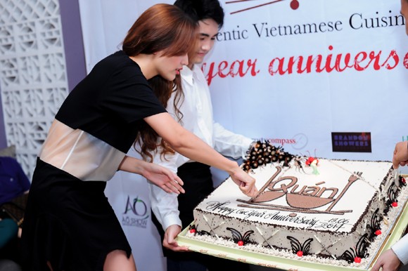 Hoa hậu Mai Phương Thuý tổ chức “sinh nhật” cho… quán cơm ảnh 4 Hoa hậu Mai Phương Thuý tổ chức “sinh nhật” cho… quán cơm ảnh 4