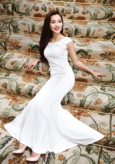 Siêu mẫu Kim Cương “hút hồn” với đầm dạ hội ảnh 5 Siêu mẫu Kim Cương “hút hồn” với đầm dạ hội ảnh 5