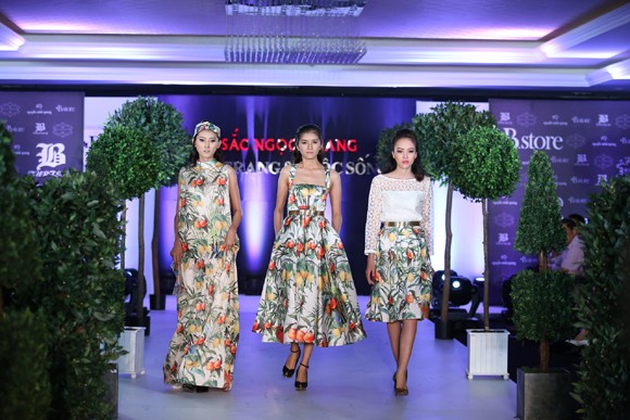 Mâu Thanh Thuỷ lộng lẫy như bà hoàng ở vị trí vedette ảnh 10 Mâu Thanh Thuỷ lộng lẫy như bà hoàng ở vị trí vedette ảnh 10