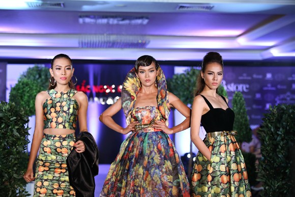 Mâu Thanh Thuỷ lộng lẫy như bà hoàng ở vị trí vedette ảnh 5 Mâu Thanh Thuỷ lộng lẫy như bà hoàng ở vị trí vedette ảnh 5