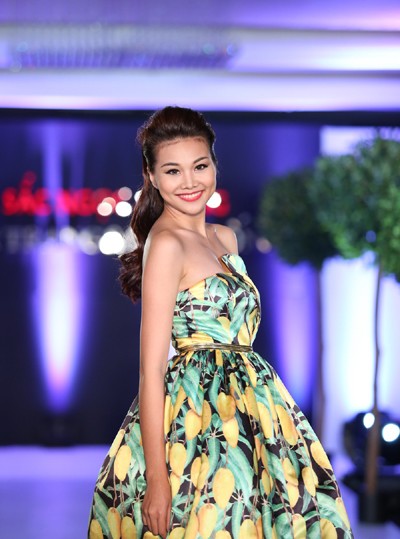 Mâu Thanh Thuỷ lộng lẫy như bà hoàng ở vị trí vedette ảnh 8 Mâu Thanh Thuỷ lộng lẫy như bà hoàng ở vị trí vedette ảnh 8