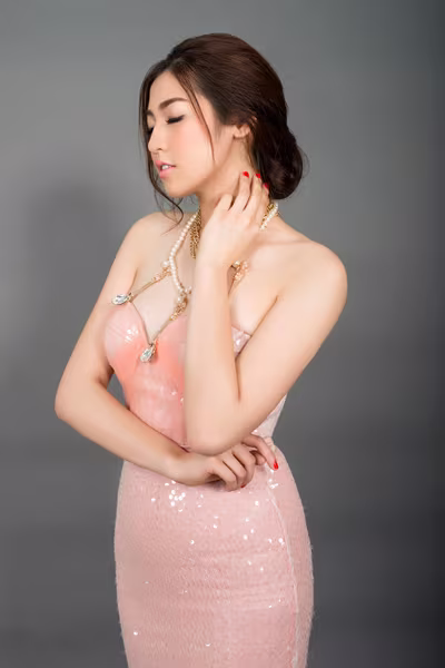 Á hậu Tú Anh tự tin khoe vòng 1 nẩy nở, cực hấp dẫn ảnh 1 Á hậu Tú Anh tự tin khoe vòng 1 nẩy nở, cực hấp dẫn ảnh 1