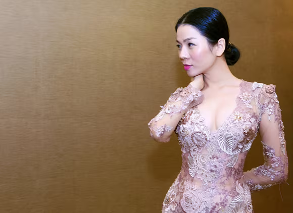 Lệ Quyên tất bật váy áo chuẩn bị đi lưu diễn ảnh 8 Lệ Quyên tất bật váy áo chuẩn bị đi lưu diễn ảnh 8