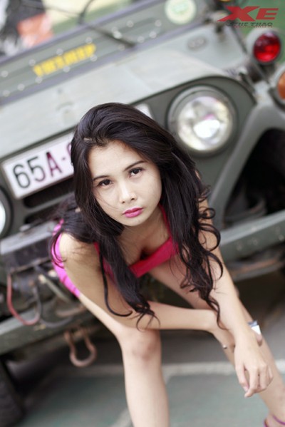 Người mẫu Xuân Thuỳ phô diễn đường cong bên xế hộp ảnh 10 Người mẫu Xuân Thuỳ phô diễn đường cong bên xế hộp ảnh 10