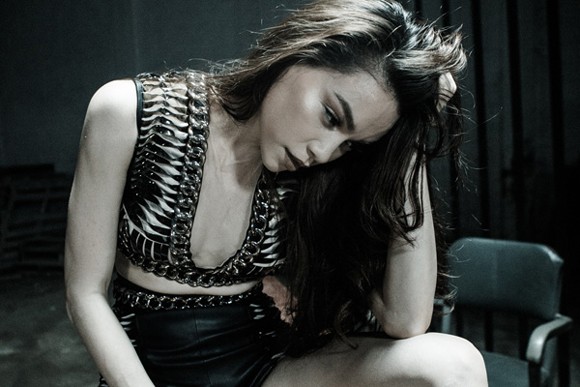 Sau “nghi án” chia tay Cường đô la, Hà Hồ tung MV “Em không cần anh” ảnh 1 Sau “nghi án” chia tay Cường đô la, Hà Hồ tung MV “Em không cần anh” ảnh 1