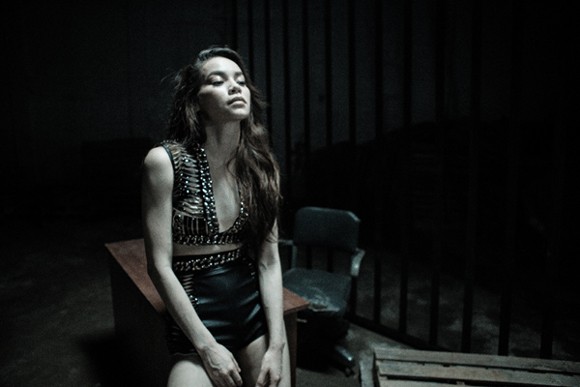 Sau “nghi án” chia tay Cường đô la, Hà Hồ tung MV “Em không cần anh” ảnh 3 Sau “nghi án” chia tay Cường đô la, Hà Hồ tung MV “Em không cần anh” ảnh 3