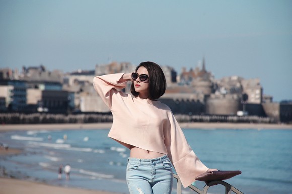 Vân Trang khoe vòng eo “con kiến” trên đất Pháp ảnh 5 Vân Trang khoe vòng eo “con kiến” trên đất Pháp ảnh 5