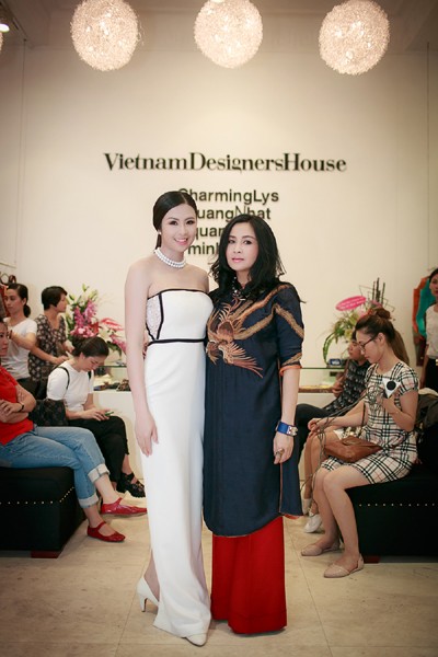 Hoa hậu Ngọc Hân khoe vai trần gợi cảm trong trang phục tự thiết kế ảnh 8 Hoa hậu Ngọc Hân khoe vai trần gợi cảm trong trang phục tự thiết kế ảnh 8