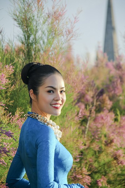 Dương Cẩm Lynh khoe đường cong trên đất Pháp ảnh 3 Dương Cẩm Lynh khoe đường cong trên đất Pháp ảnh 3