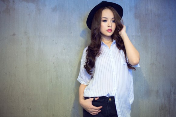 Người mẫu Huỳnh Như Ý quyến rũ với hai màu đen trắng ảnh 5 Người mẫu Huỳnh Như Ý quyến rũ với hai màu đen trắng ảnh 5
