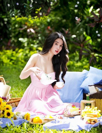“Nữ hoàng nội y” Ngọc Trinh không hở vẫn quyến rũ ảnh 2 “Nữ hoàng nội y” Ngọc Trinh không hở vẫn quyến rũ ảnh 2