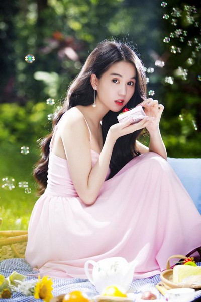 “Nữ hoàng nội y” Ngọc Trinh không hở vẫn quyến rũ ảnh 3 “Nữ hoàng nội y” Ngọc Trinh không hở vẫn quyến rũ ảnh 3