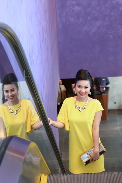 Lê Khánh diện đầm vàng trẻ trung đi dự ra mắt phim ảnh 1 Lê Khánh diện đầm vàng trẻ trung đi dự ra mắt phim ảnh 1