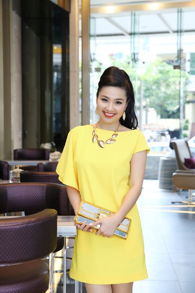 Lê Khánh diện đầm vàng trẻ trung đi dự ra mắt phim ảnh 2 Lê Khánh diện đầm vàng trẻ trung đi dự ra mắt phim ảnh 2