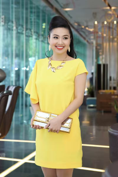 Lê Khánh diện đầm vàng trẻ trung đi dự ra mắt phim ảnh 7 Lê Khánh diện đầm vàng trẻ trung đi dự ra mắt phim ảnh 7