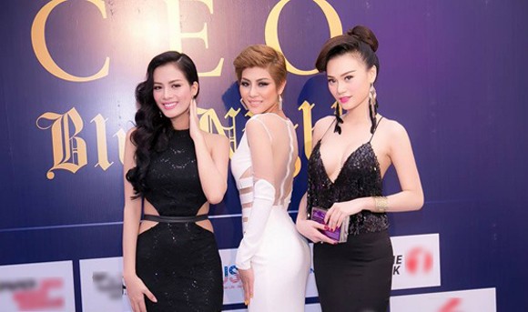 Cao Thùy Linh hờ hững vòng 1 căng tròn đi dự tiệc đêm ảnh 8 Cao Thùy Linh hờ hững vòng 1 căng tròn đi dự tiệc đêm ảnh 8