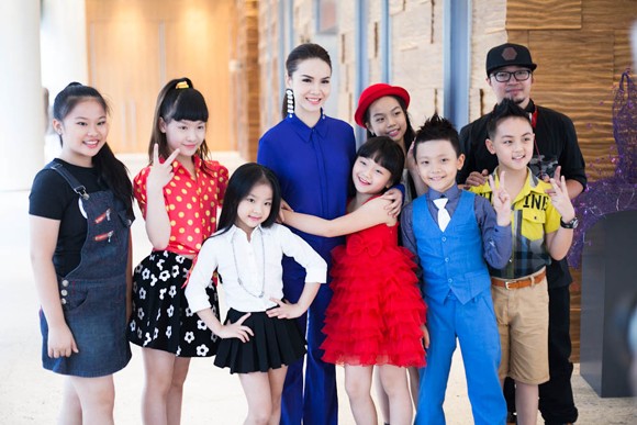 Yến Trang “kín cổng cao tường” đi dự họp báo ảnh 8 Yến Trang “kín cổng cao tường” đi dự họp báo ảnh 8
