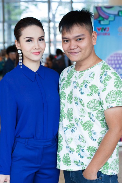 Yến Trang “kín cổng cao tường” đi dự họp báo ảnh 9 Yến Trang “kín cổng cao tường” đi dự họp báo ảnh 9