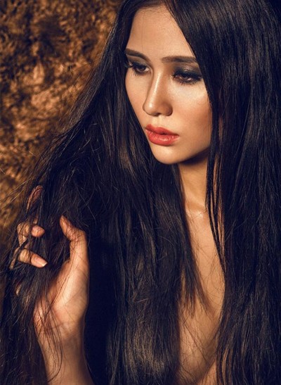 Người mẫu Hoàng Hạnh tái xuất táo bạo trong bộ ảnh “trần trụi” ảnh 1 Người mẫu Hoàng Hạnh tái xuất táo bạo trong bộ ảnh “trần trụi” ảnh 1