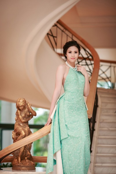Hoa hậu Ngọc Hân "kín trước hở sau" cực gợi cảm ảnh 1 Hoa hậu Ngọc Hân "kín trước hở sau" cực gợi cảm ảnh 1