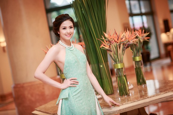 Hoa hậu Ngọc Hân "kín trước hở sau" cực gợi cảm ảnh 2 Hoa hậu Ngọc Hân "kín trước hở sau" cực gợi cảm ảnh 2