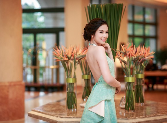 Hoa hậu Ngọc Hân "kín trước hở sau" cực gợi cảm ảnh 3 Hoa hậu Ngọc Hân "kín trước hở sau" cực gợi cảm ảnh 3
